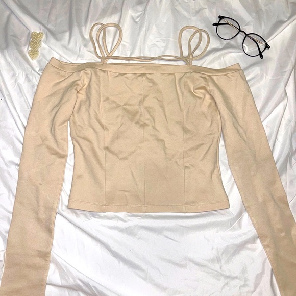 Tops - Blackpink Jennie shoulder off top